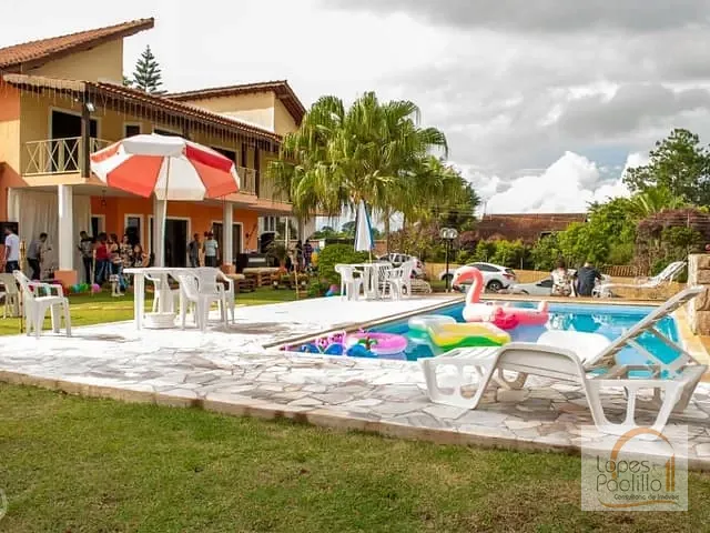 Chácara com 2000m² 5 quartos e 4 banheiros, à venda, no bairro Jardim Estância Brasil em Atibaia