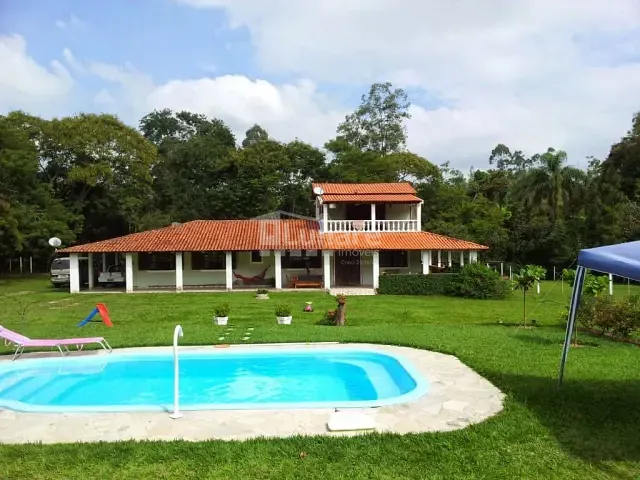 Chácara com 5000m² 4 quartos e 2 banheiros, à venda, no bairro Chácaras Rurais de Guararema em Jacareí