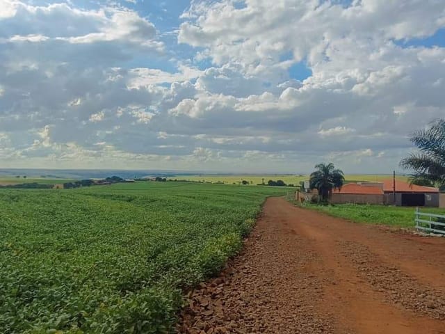 Chácara com 1000m², à venda, no bairro Saída para Warta em Cambé