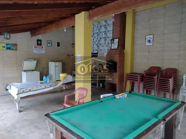Chácara com 1400m² 5 quartos e 6 banheiros, à venda, no bairro Clube dos Oficiais em Suzano