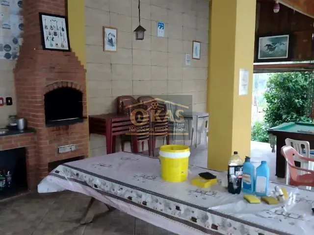 Chácara com 1400m² 5 quartos e 6 banheiros, à venda, no bairro Clube dos Oficiais em Suzano