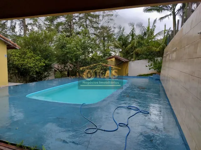 Chácara com 1400m² 5 quartos e 6 banheiros, à venda, no bairro Clube dos Oficiais em Suzano