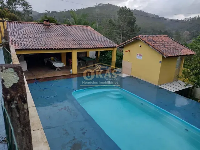 Chácara com 1400m² 5 quartos e 6 banheiros, à venda, no bairro Clube dos Oficiais em Suzano