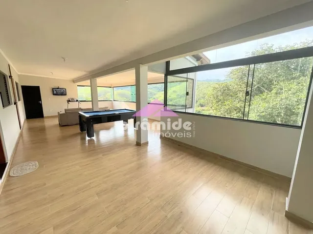 Chácara com 4000m² 4 quartos e 2 banheiros, à venda, no bairro Vila Industrial em São José Dos Campos