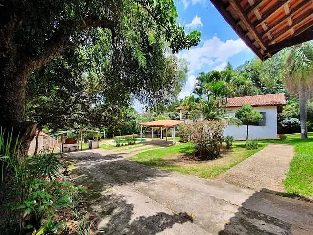 Chácara com 180m² 2 quartos e 2 banheiros, à venda, no bairro Vila Helena em Sorocaba