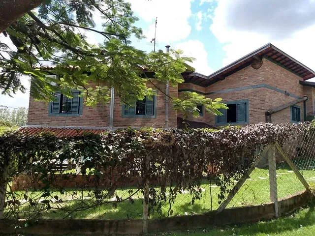Chácara com 998m² 3 quartos e 4 banheiros, à venda, no bairro Parque Ana Helena em Jaguariúna
