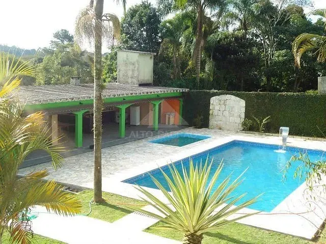 Chácara com 1000m² 13 quartos e 5 banheiros, à venda, no bairro Ipelândia em Suzano