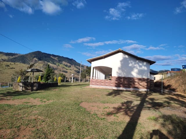 Chácara com 3600m², à venda, no bairro Anhumas em Córrego do Bom Jesus