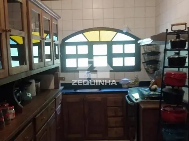 Chácara com 200m² 4 quartos e 4 banheiros, à venda, no bairro Centro em Juquia