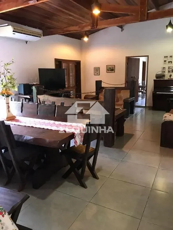 Sítio, 4 quartos, 200 m² - Foto 1