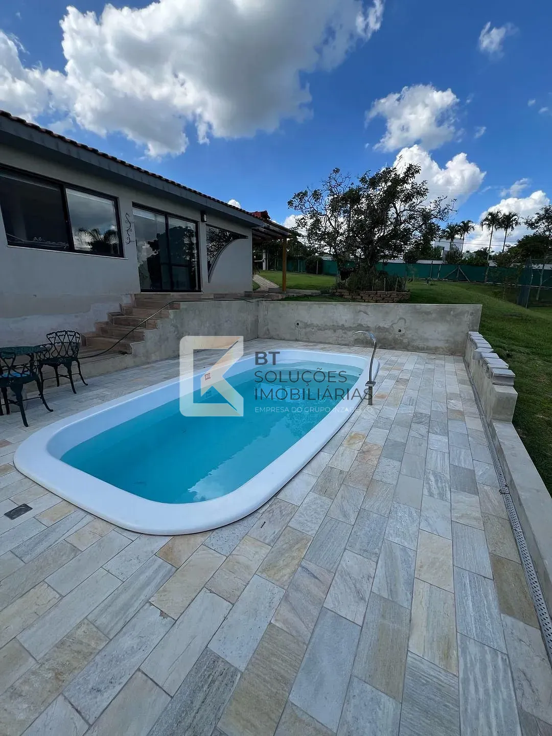 Chácara, 3 quartos, 3040 m² - Foto 1