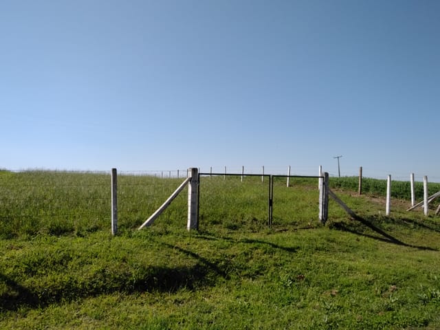 Fazenda com 4331800m² 4 quartos e 5 banheiros, à venda, no bairro Zona Rural em Lapa