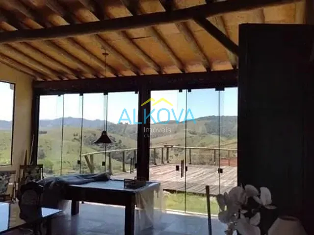 Chácara com 1000m² 4 quartos e 3 banheiros, à venda, no bairro Buquirinha II em São José dos Campos