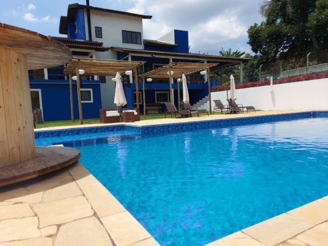 Chácara com 2400m² 5 quartos e 5 banheiros, à venda, no bairro Chácara Remanso (Caucaia do Alto) em Cotia