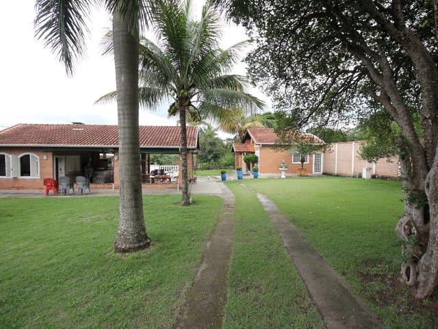 Chácara com 11000m² 5 quartos e 4 banheiros, à venda ou para alugar, no bairro Jardim Cledirna em São João da Boa Vista