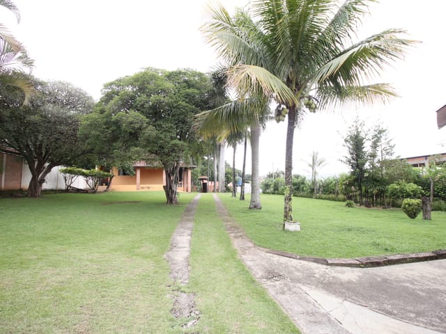 Chácara com 11000m² 5 quartos e 4 banheiros, à venda ou para alugar, no bairro Jardim Cledirna em São João da Boa Vista