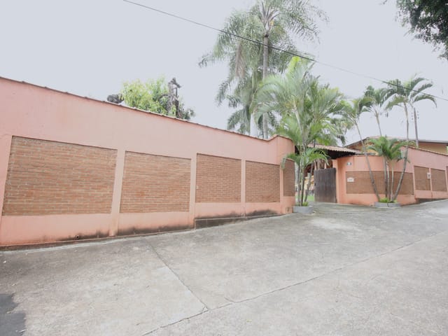 Chácara com 11000m² 5 quartos e 4 banheiros, à venda ou para alugar, no bairro Jardim Cledirna em São João da Boa Vista