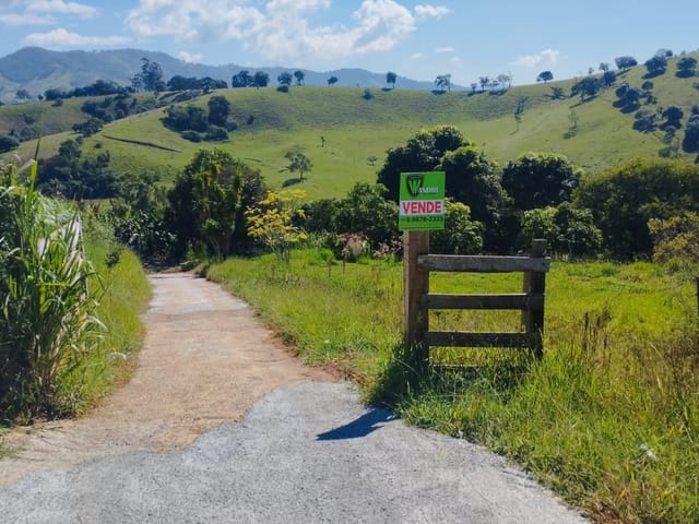 Chácara com 24000m² 2 quartos e 1 banheiro, à venda, no bairro Água Comprida em Água Comprida