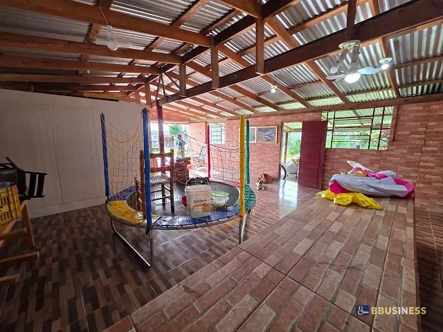 Chácara 5 quartos e 3 banheiros, à venda, no bairro Santa Lúcia do Piaí em Caxias do Sul