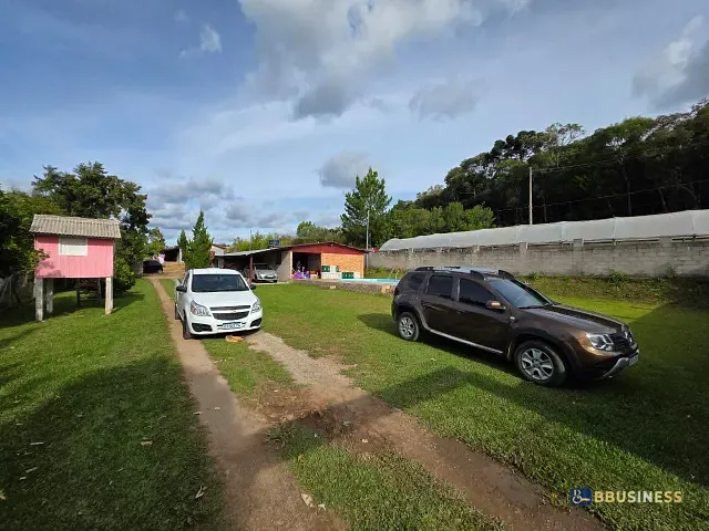 Chácara 5 quartos e 3 banheiros, à venda, no bairro Santa Lúcia do Piaí em Caxias do Sul