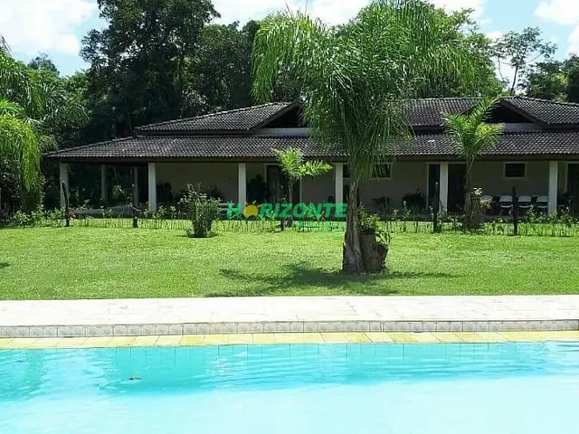 Chácara com 13000m² 8 quartos e 8 banheiros, à venda, no bairro Cachoeira em Santa Branca