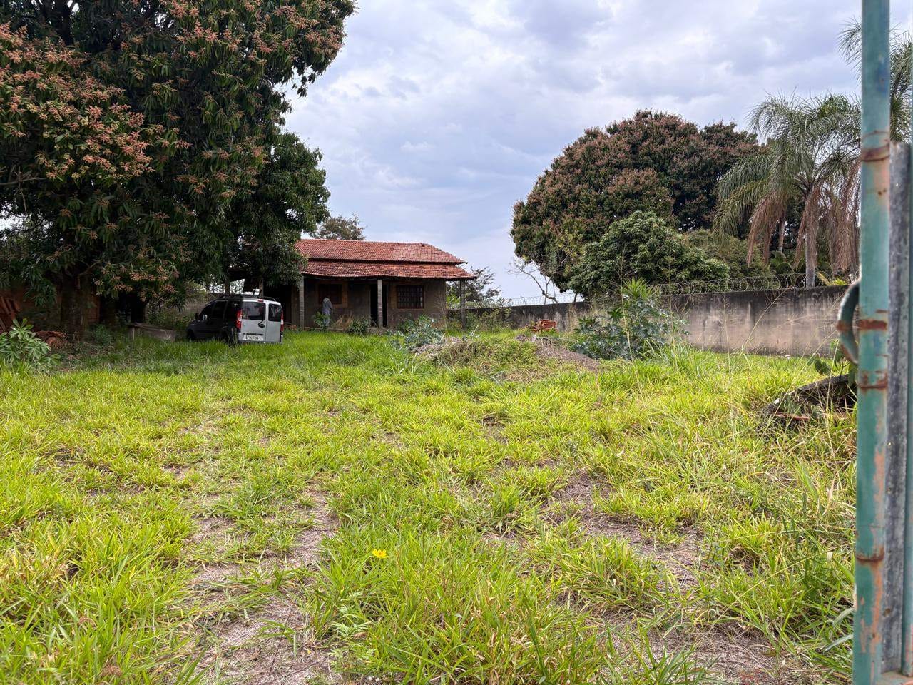 Chácara à venda com 2 quartos, 1000m² - Foto 1