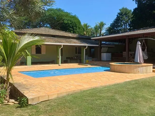 Chácara com 1960m² 2 quartos e 3 banheiros, à venda, no bairro Condomínio Chácara Grota Azul em Hortolândia