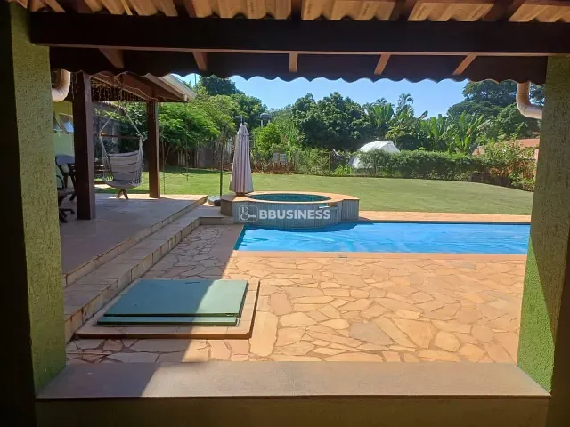 Chácara com 1960m² 2 quartos e 3 banheiros, à venda, no bairro Condomínio Chácara Grota Azul em Hortolândia
