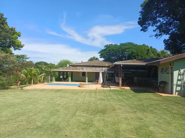 Chácara com 1960m² 2 quartos e 3 banheiros, à venda, no bairro Condomínio Chácara Grota Azul em Hortolândia
