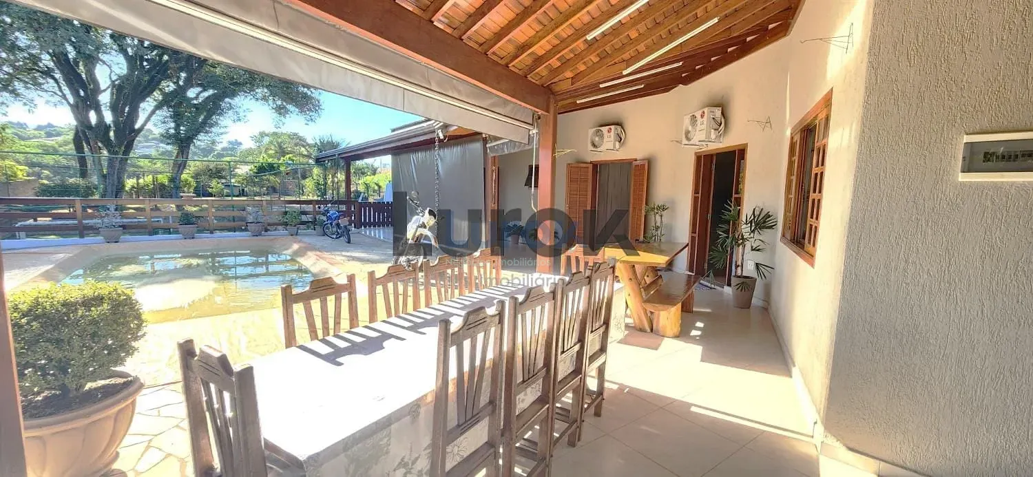 Chácara, 3 quartos, 1560 m² - Foto 1