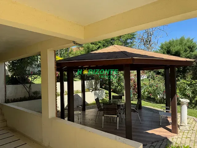 Chácara com 5000m² 4 quartos e 6 banheiros, à venda, no bairro Chácaras Condomínio Recanto Pássaros II em Jacareí