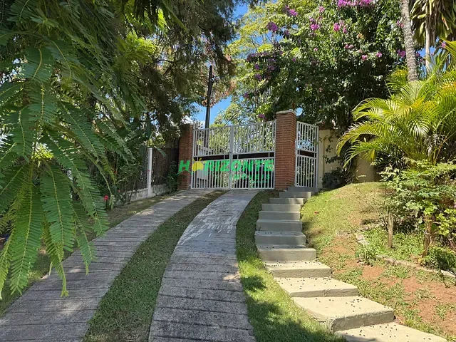 Chácara com 5000m² 4 quartos e 6 banheiros, à venda, no bairro Chácaras Condomínio Recanto Pássaros II em Jacareí