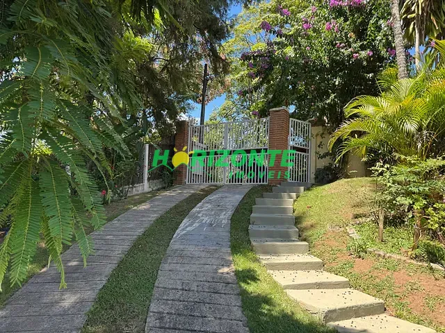 Chácara com 5000m² 4 quartos e 6 banheiros, à venda, no bairro Chácaras Condomínio Recanto Pássaros II em Jacareí