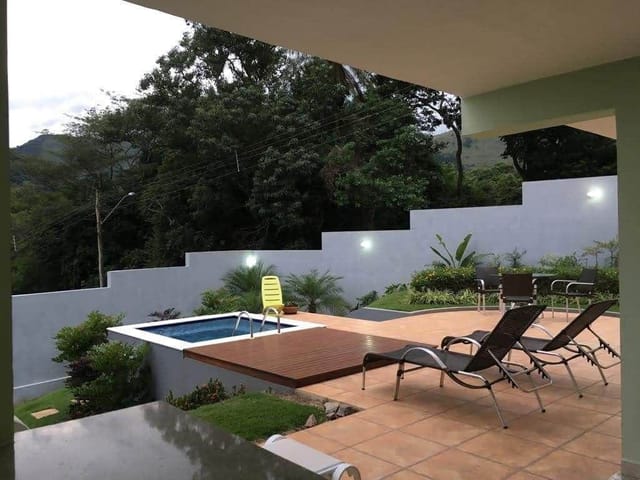 Chácara com 1127m² 4 quartos e 4 banheiros, à venda ou para alugar, no bairro Fonte Platina em Águas da Prata