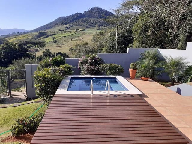 Chácara com 1127m² 4 quartos e 4 banheiros, à venda ou para alugar, no bairro Fonte Platina em Águas da Prata