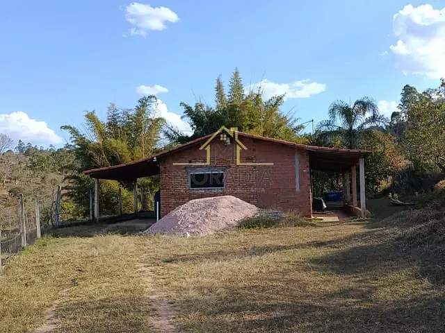 Chácara 2 quartos e 1 banheiro, à venda, no bairro Pantano em Muzambinho