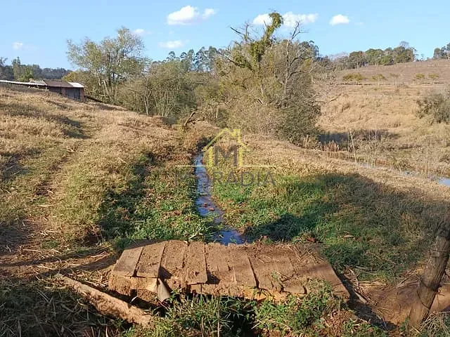 Chácara 2 quartos e 1 banheiro, à venda, no bairro Pantano em Muzambinho