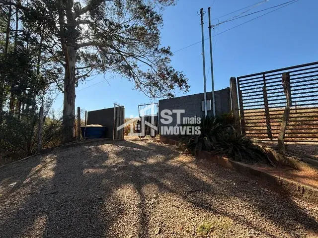 Chácara com 1300m² 2 quartos e 1 banheiro, à venda, no bairro Zona Rural em Andradas