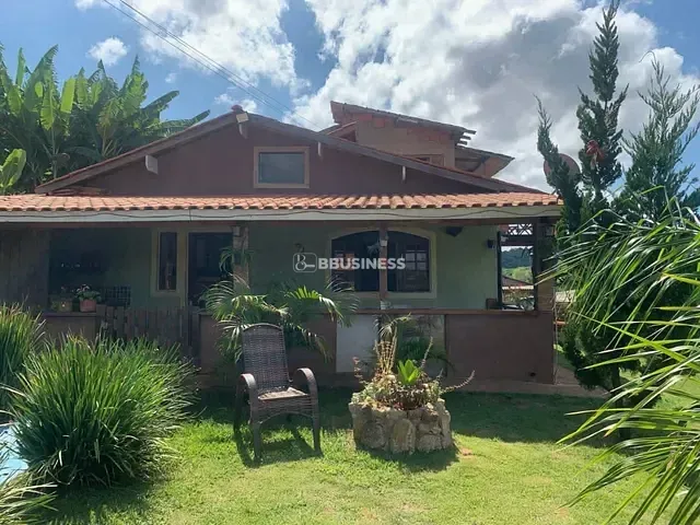 Chácara 4 quartos e 2 banheiros, à venda, no bairro Haras Santa Rosa em Ibiúna