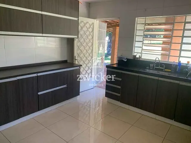 Chácara com 5000m² 4 quartos e 5 banheiros, à venda, no bairro Jardim Marabá em Bauru