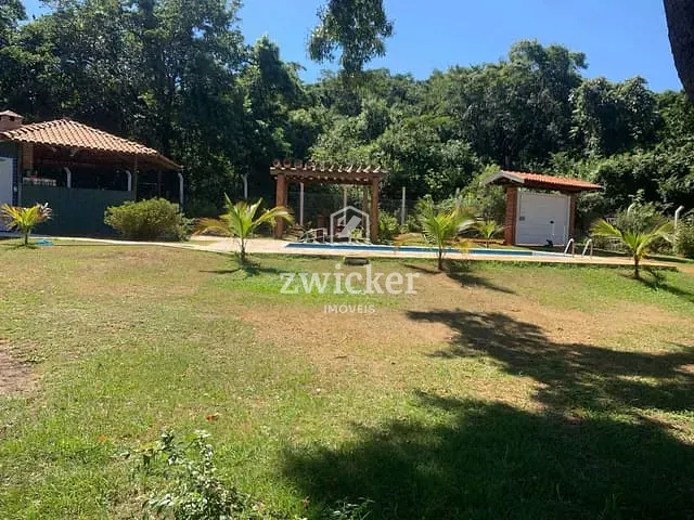 Chácara com 5000m² 4 quartos e 5 banheiros, à venda, no bairro Jardim Marabá em Bauru