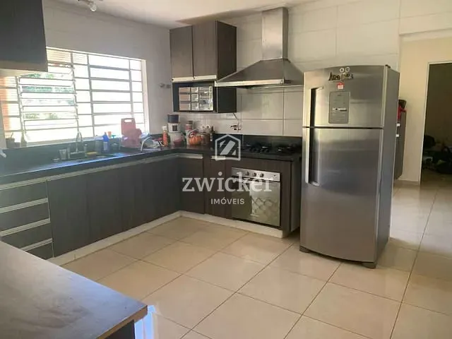 Chácara com 5000m² 4 quartos e 5 banheiros, à venda, no bairro Jardim Marabá em Bauru