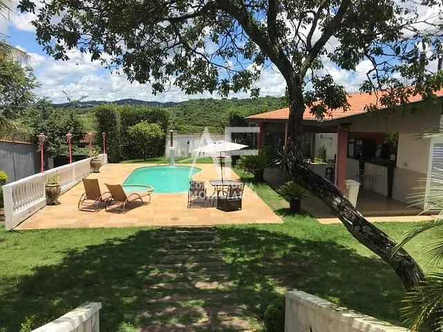 Chácara com 1800m² 4 quartos e 4 banheiros, à venda, no bairro Jardim Continental II em Taubaté