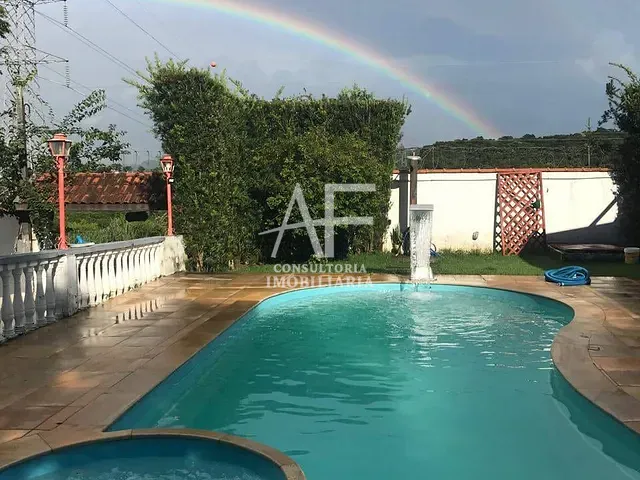 Chácara com 1800m² 4 quartos e 4 banheiros, à venda, no bairro Jardim Continental II em Taubaté