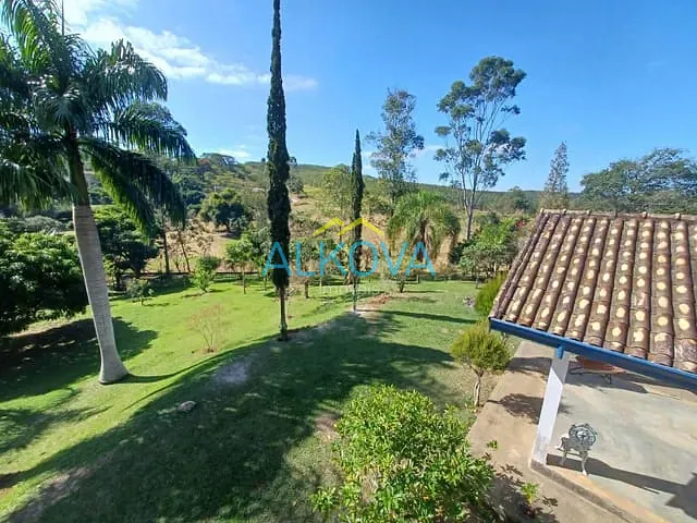 Chácara com 5000m² 2 quartos e 3 banheiros, à venda, no bairro Campo de Aviação Ipuã em Caçapava