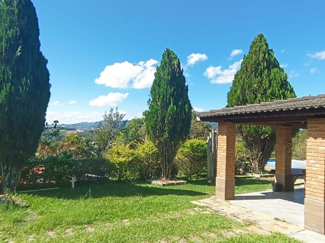 Chácara com 2000m² 2 quartos e 2 banheiros, à venda, no bairro Toledo em Toledo