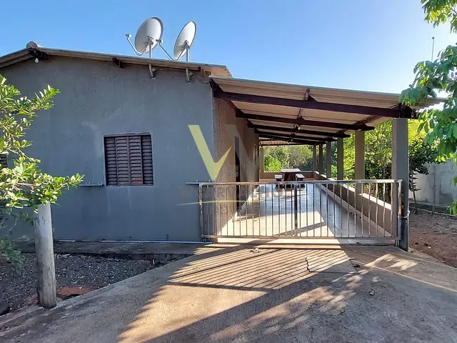 Chácara com 3700m² 2 quartos e 2 banheiros, à venda, no bairro Zona rural em Anápolis