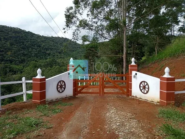 Chácara com 1936000m² 3 quartos e 4 banheiros, à venda, no bairro São Francisco Xavier em São José dos Campos