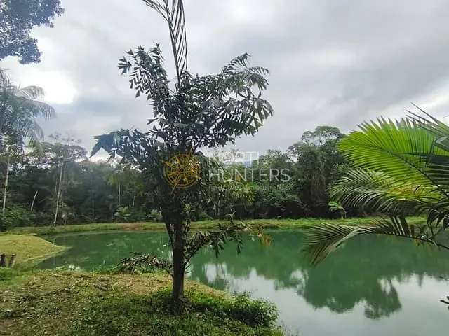 Chácara com 350m² 5 quartos e 3 banheiros, à venda ou para alugar, no bairro Área Rural de Joinville em Joinville