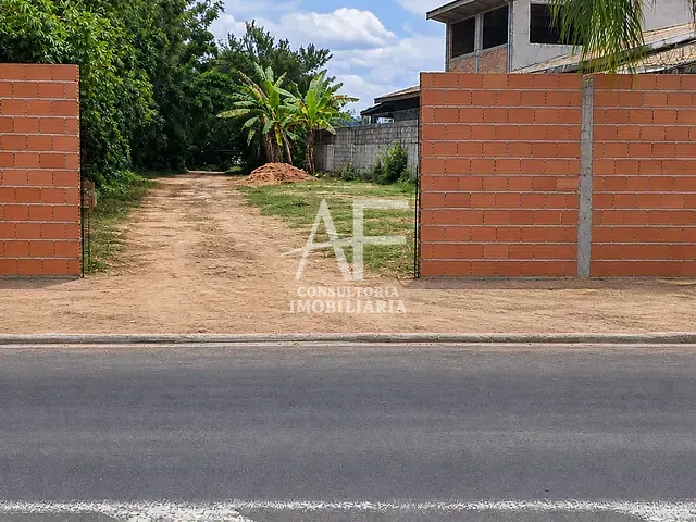 Chácara com 2600m² 7 quartos e 3 banheiros, à venda, no bairro Vila Areao em Taubaté